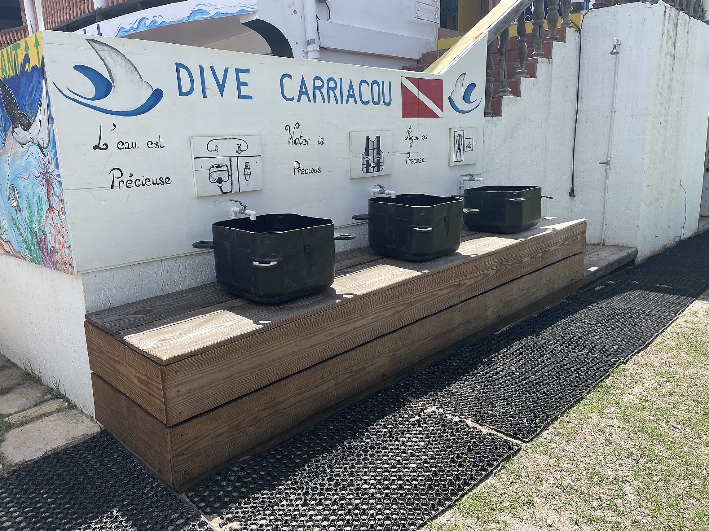 Dive Center For Sale - BEACH FRONT DIVE SHOP - CARRIACOU ISLAND - CARAÏBES